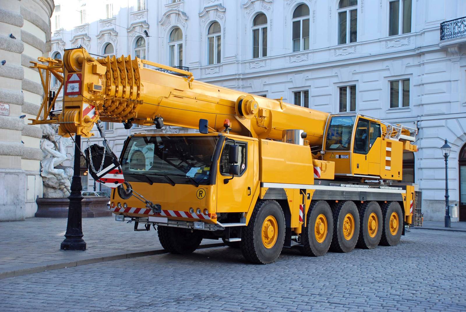 Licence to Operate a Slewing Mobile Crane (C1) - up to 100 tonnes (TLILIC0021)