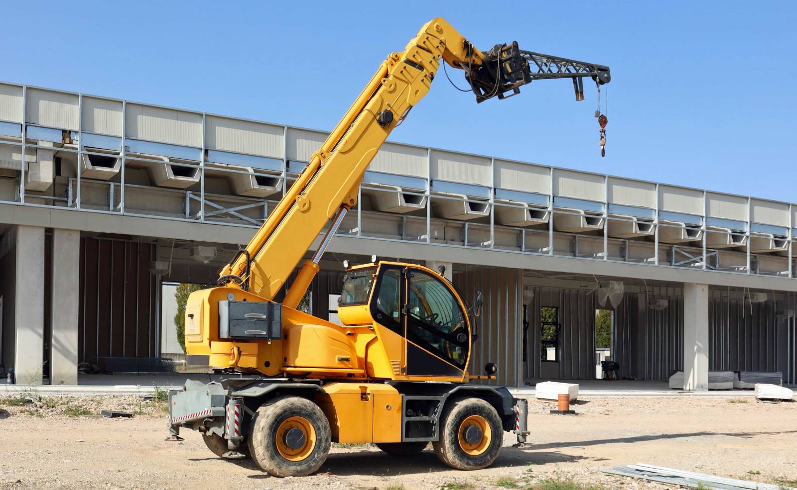 Conduct Telescopic Materials Handler Operations (RIIHAN309F)